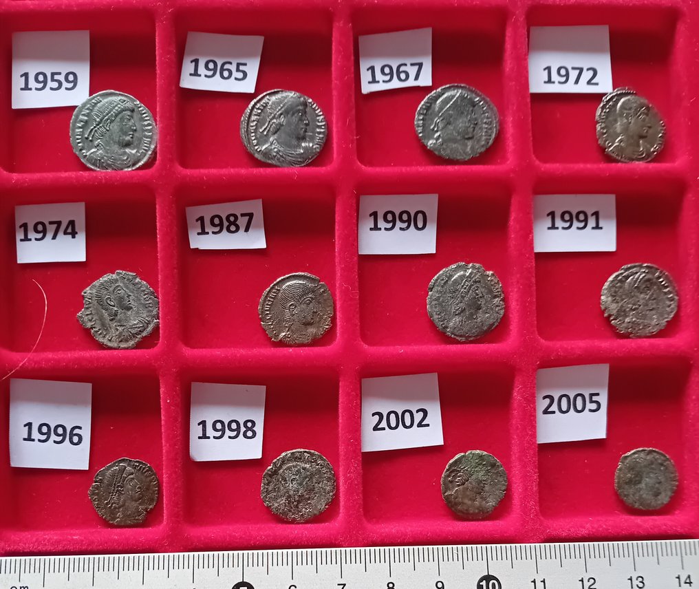 羅馬帝國 Lot of 12 late Roman Æ coins rated "Scarce" (#1959) 3rd - 4th century AD (沒有保留價) #1.0