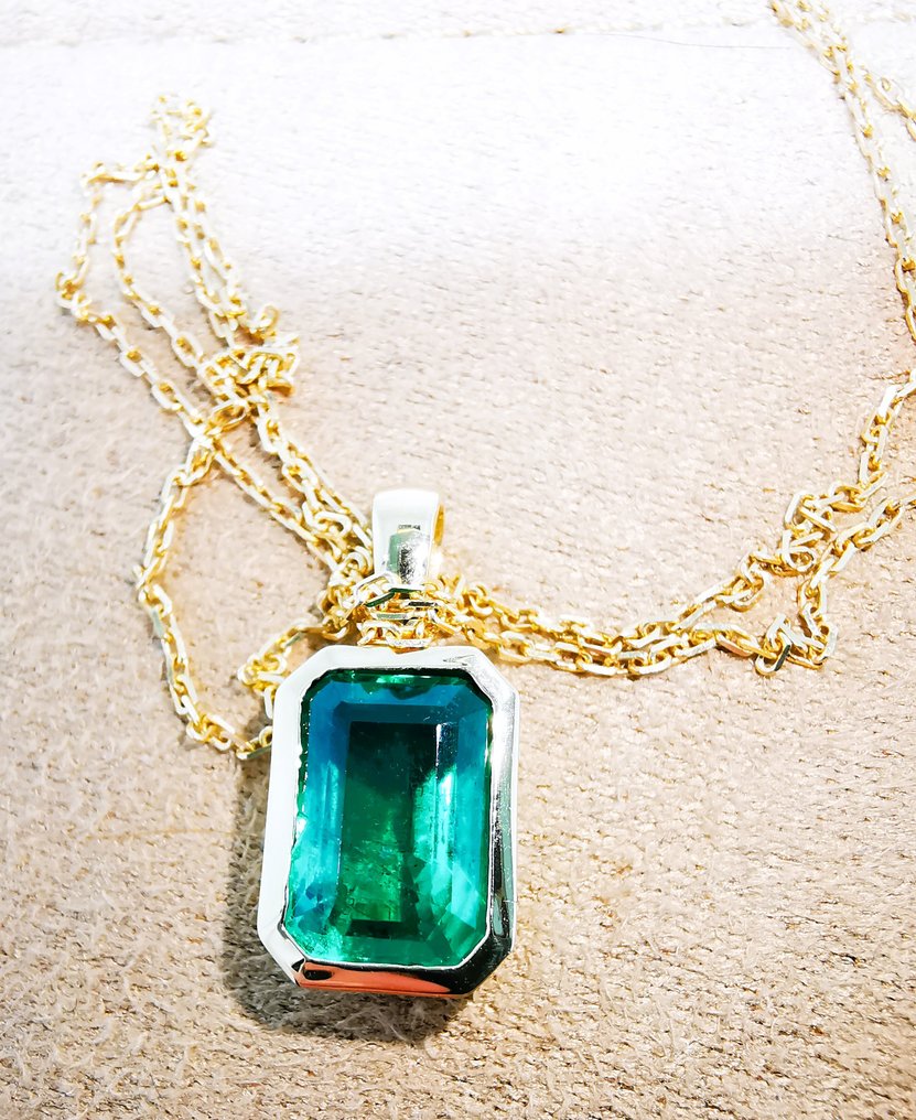 Pendentif - 18 carats Or jaune, Esmeralda Zambia mineure 2,71 ct -  2.71ct. tw. Émeraude - MINOR / huile #3.2