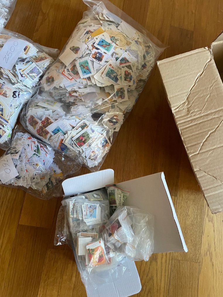 澳大利亚 1950/2000 - 澳大利亚邮票箱装邮票，约3.5公斤 #2.1