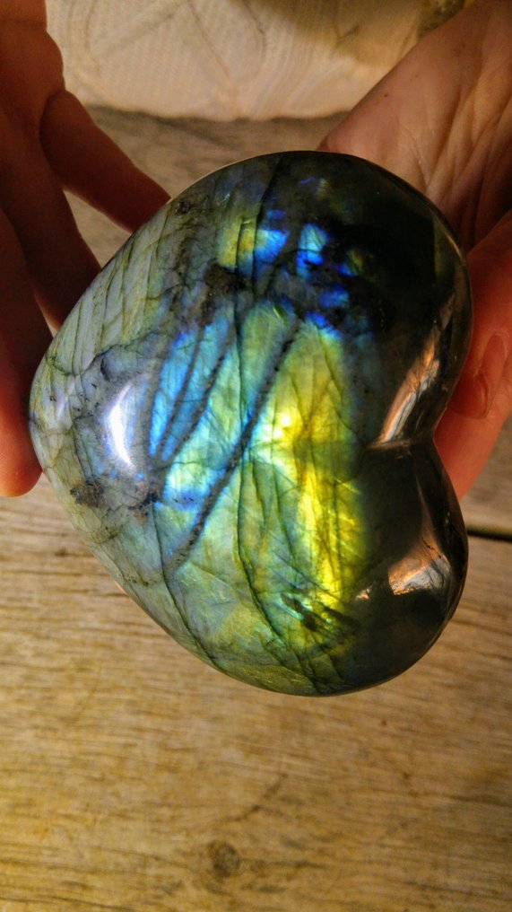 Labradorite - Gold - Greenish Violet colour chameleon Heart - Height: 10 cm - Width: 9 cm- 450 g #1.0