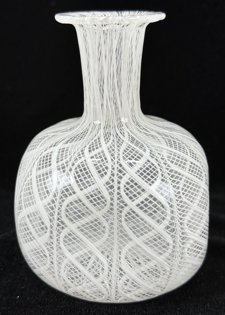 花瓶  - 穆拉诺玻璃瓶 Zanfirico 50年代 - Lattimo Reticello 镂空花纹 #1.0