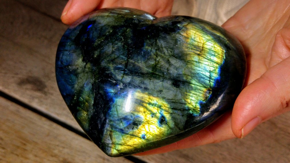Labradorite - Gold - Greenish Violet colour chameleon Heart - Height: 9 cm - Width: 8 cm- 506 g #4.3