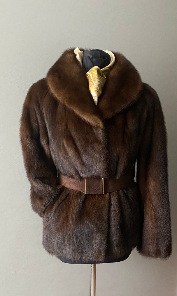 Artisan Furrier - Γούνινο παλτό #1.0