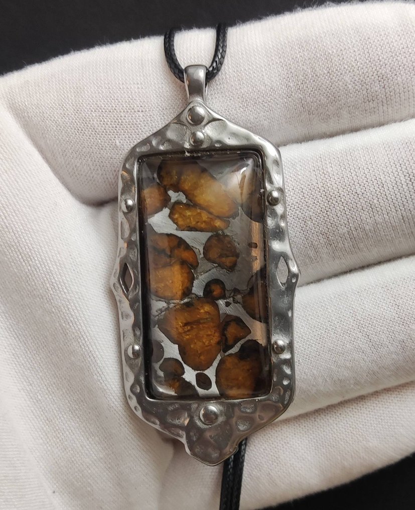 Meteorite Pendant SERICHO - Height: 63 mm - Width: 30 mm - 37 g #1.0