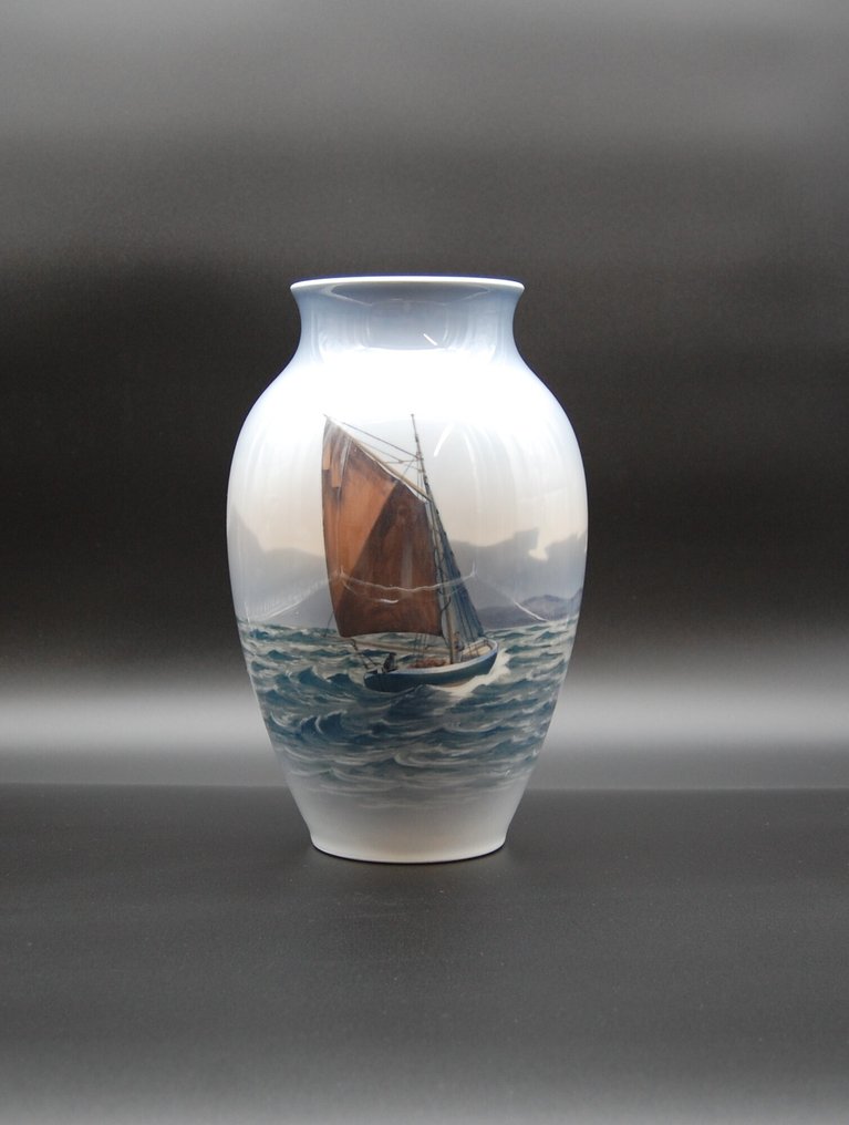 Royal Copenhagen - Βάζο  - Πορσελάνη - Υ. 33cm / Δ. 20cm #1.0