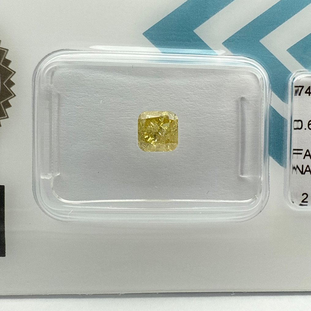 χωρίς τιμή ασφαλείας - 1 pcs Διαμάντι  (Φυσικού χρώματος)  - 0.65 ct - Τετράγωνο - Fancy intense Κίτρινο - I2 - International Gemological Institute (IGI) #3.2