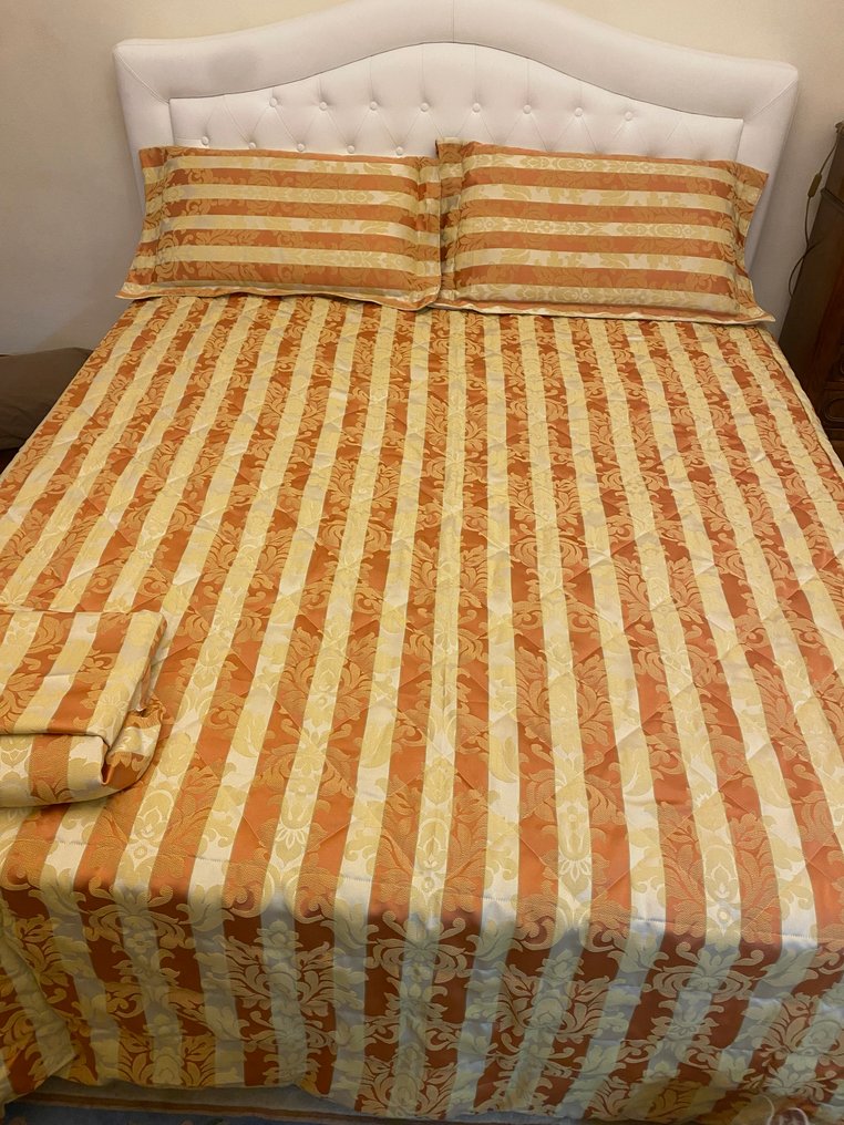 Couvre-lit (4) - 270 cm - 260 cm - couverture matelassée + 2 coussins #1.0