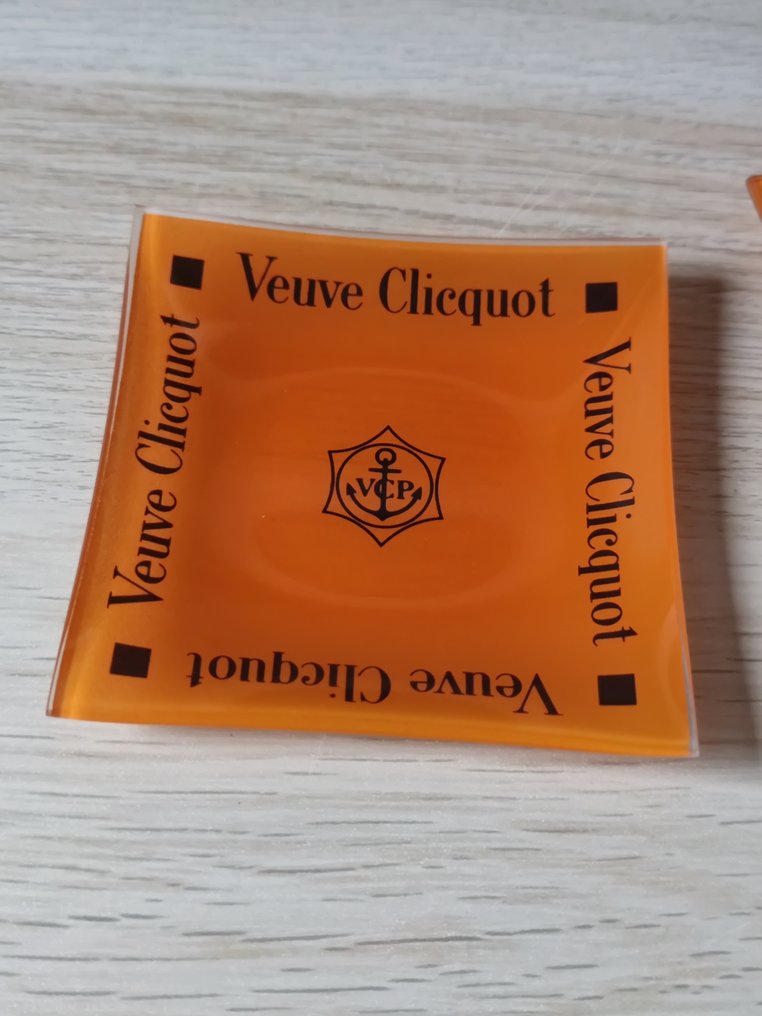 Champagne Veuve Clicquot Ponsardin - Πιάτο (2) - Γυαλί - Μπολ για απογευματινό ποτό. #1.0