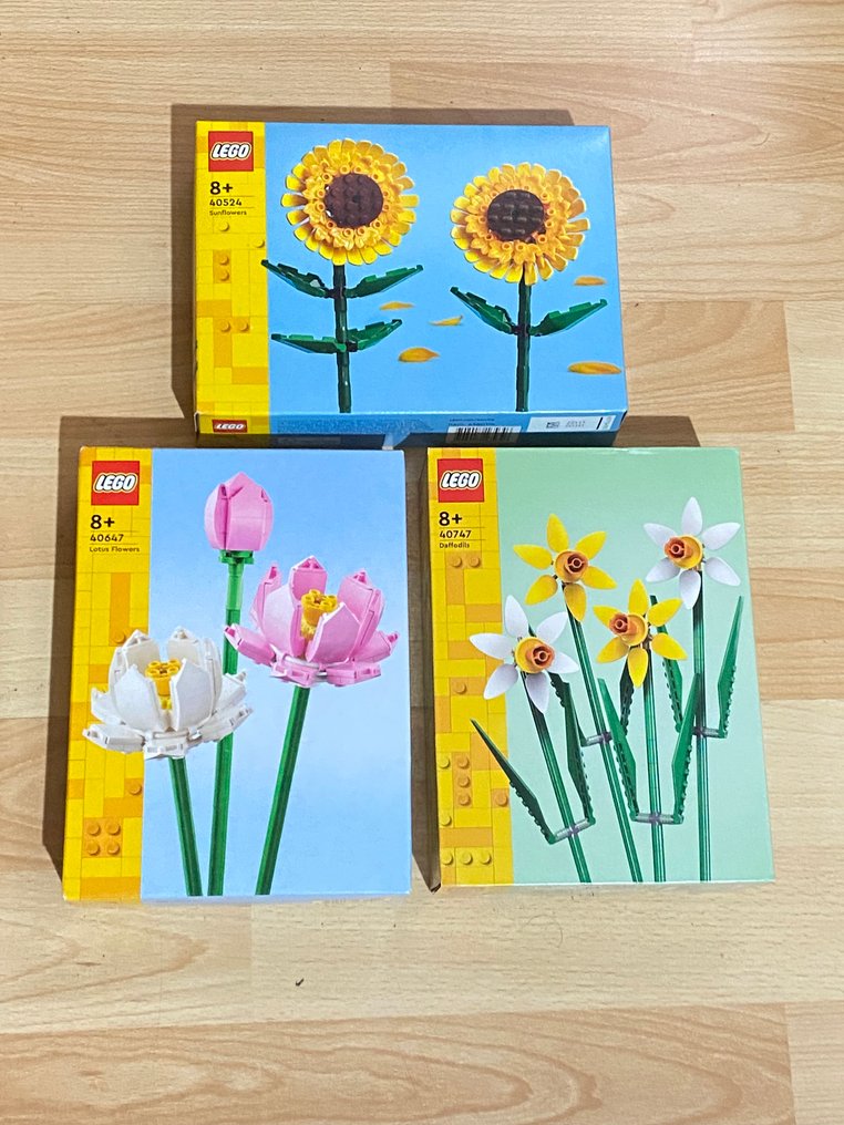 LEGO Set - Botanical Collection - Sunflowers; Lotus Flowers; Daffodils #1.0