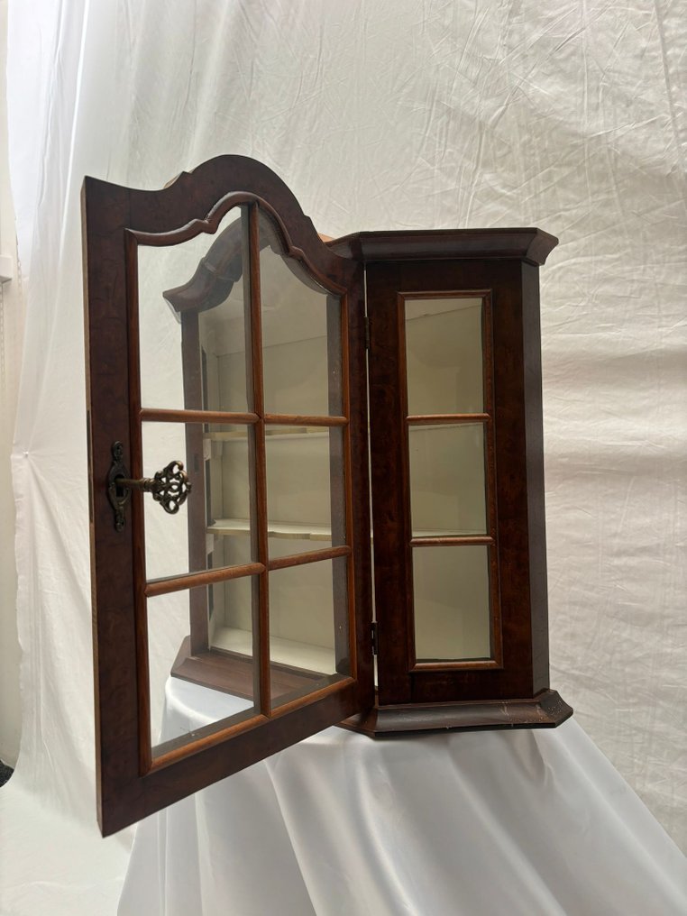 展示柜 - 木质优雅：正宗/古董陈列柜 - 木 #3.2