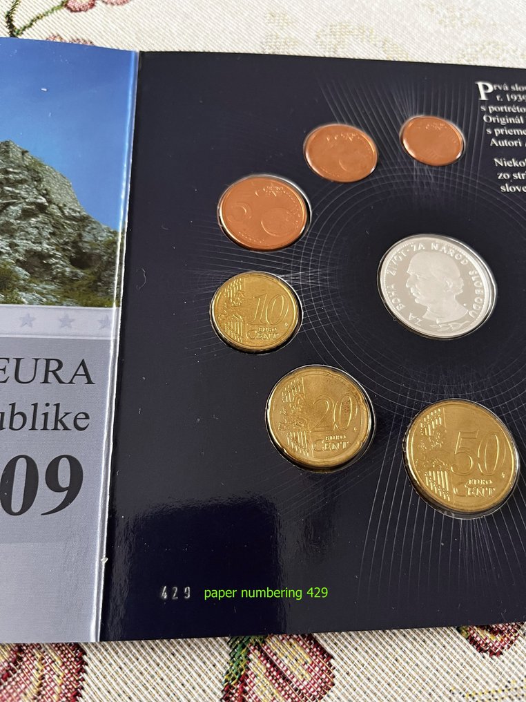 Slowakije. Year Set (BU) 2009 "70 years of the Slovak crown" with silver token  (Zonder Minimumprijs) #1.0