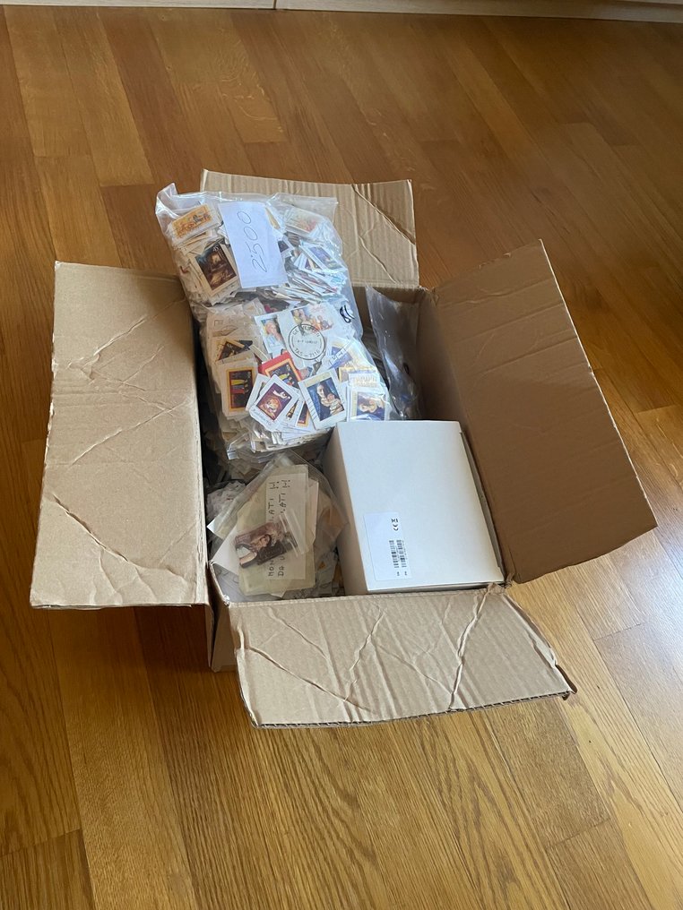 澳大利亚 1950/2000 - 澳大利亚邮票箱装邮票，约3.5公斤 #1.0