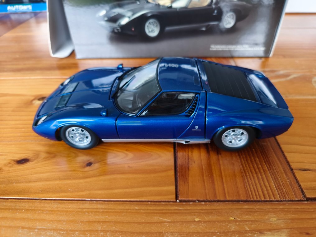 Kyosho 1:18 - Modelauto - Lamborghini Miura P400 #1.0