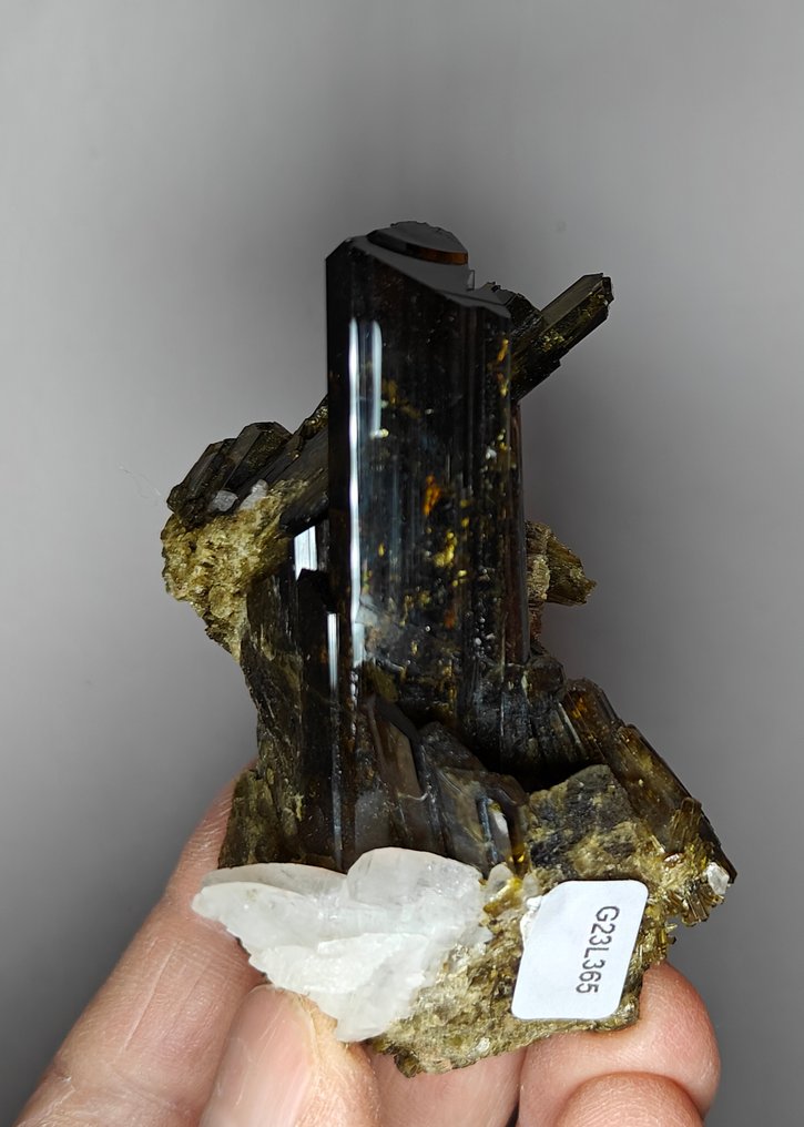 Gem Epidote - Height: 4 cm - Width: 4 cm- 149 g #2.1