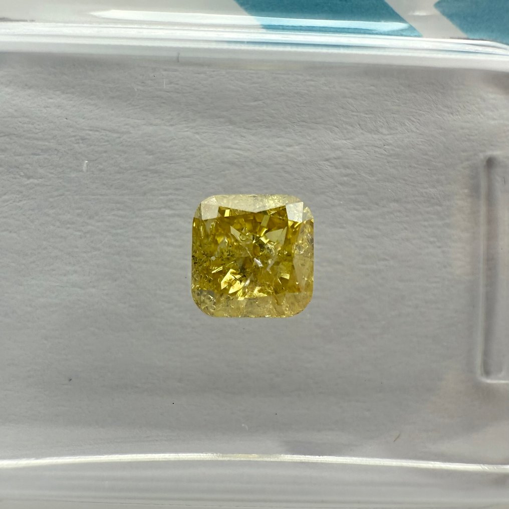 χωρίς τιμή ασφαλείας - 1 pcs Διαμάντι  (Φυσικού χρώματος)  - 0.65 ct - Τετράγωνο - Fancy intense Κίτρινο - I2 - International Gemological Institute (IGI) #1.0