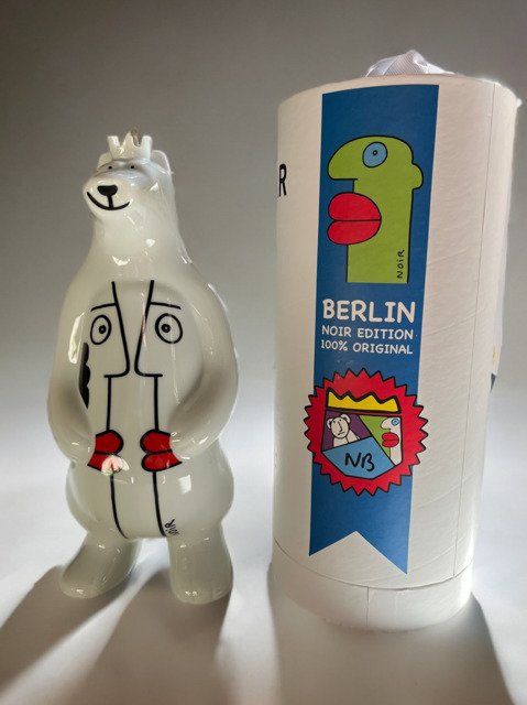 Thierry Noir (1958) - Berlin Bear No.2 #1.0