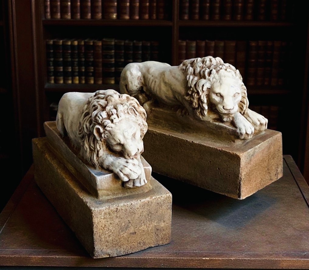 Figure  (2) - Pair of lions by Canova - Stone casts #1.0
