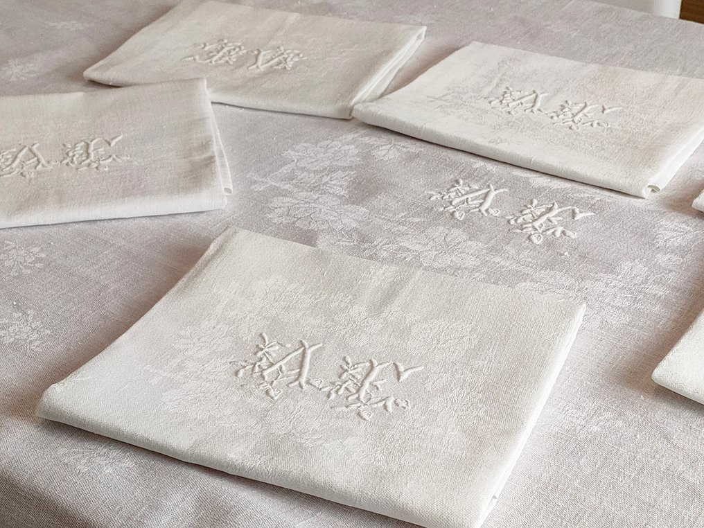 Τραπεζομάντηλο (7) - 228 cm - 148 cm - Τραβέρσα με 6 πετσέτες. #2.1