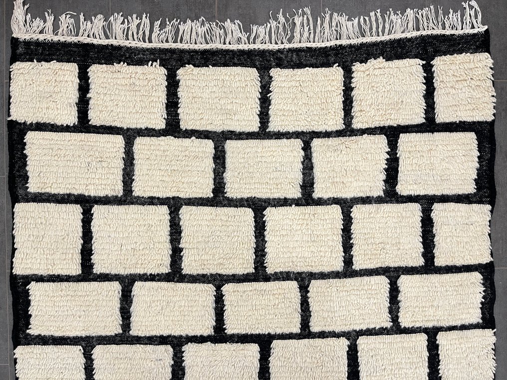 Berber, Handmade Berber wool rug - Carpet - 256 cm - 154 cm - Thick and soft yarn #4.3