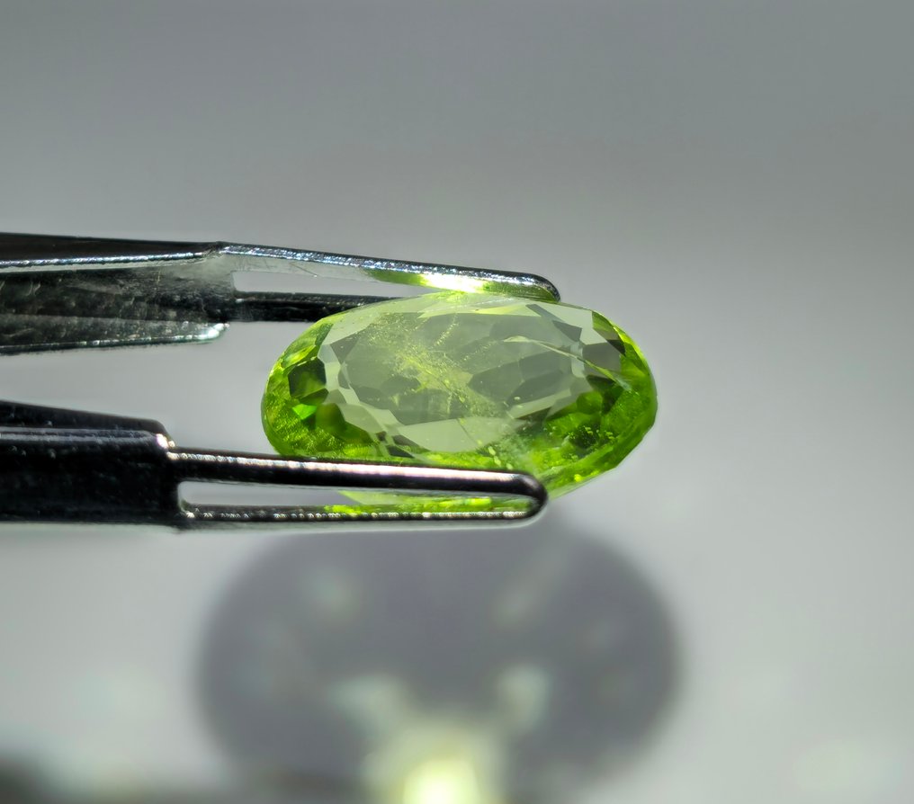 Nincs minimálár - 1 pcs  Sárga, Zöld Peridot  - 5.76 ct - Nemzetközi Gemmológiai Intézet (IGI) #1.0