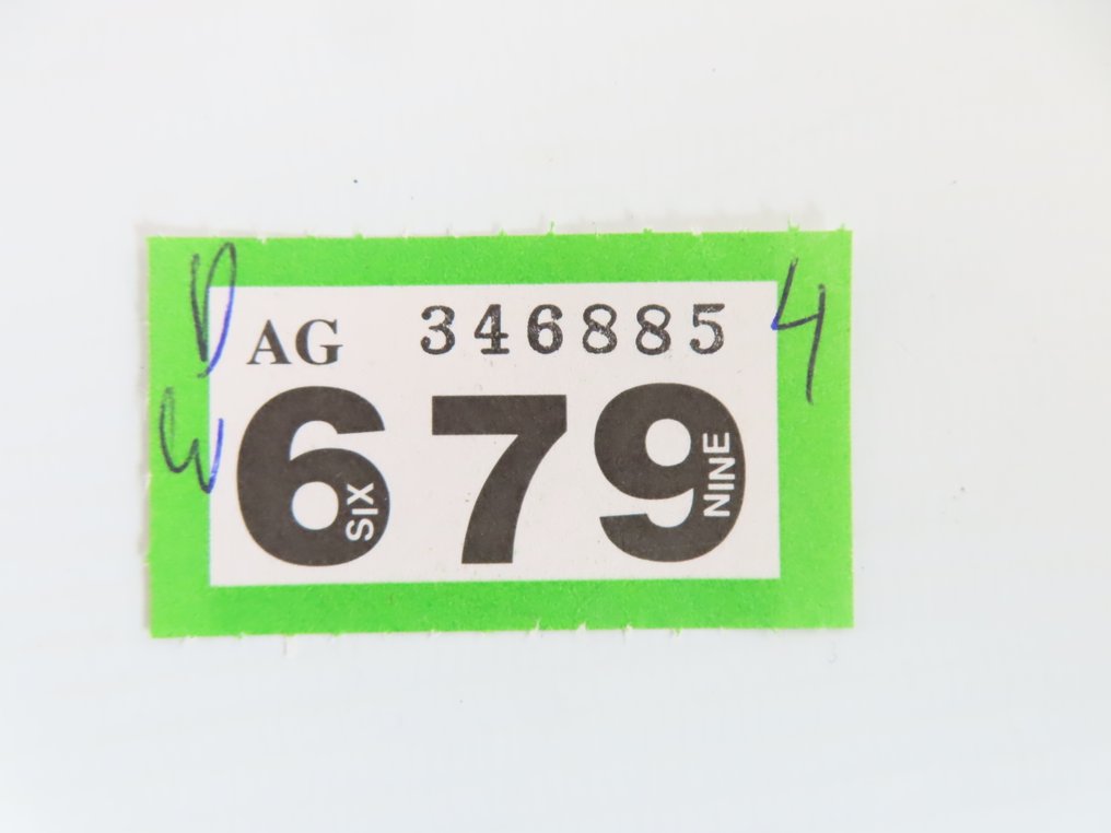 Märklin H0 - 24611/24612 - Model train tracks (2) - 2-piece rail set with switch left/right, electric drive, digi decoder, and lantern. #1.0