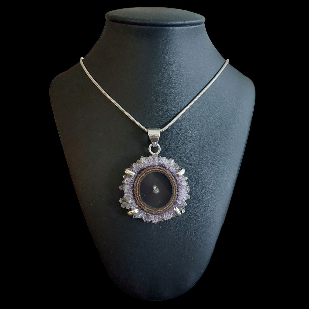 Rare amethyst flower with a heart of translucent agate. Handcrafted creation. Mounted on 925 silver. A unique piece to collect. - Height: 5 cm - Width: 3.5 cm- 15 g #3.2