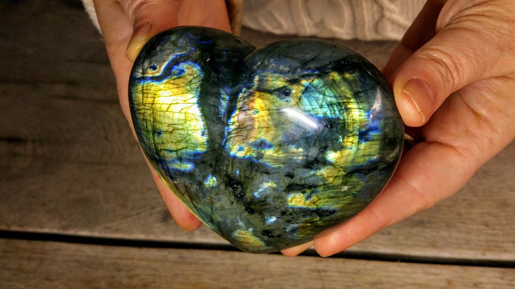 Labradorite - Gold - Greenish Violet colour chameleon Heart - Height: 9 cm - Width: 8 cm- 506 g #1.0