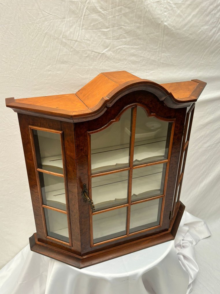 展示柜 - 木质优雅：正宗/古董陈列柜 - 木 #1.0