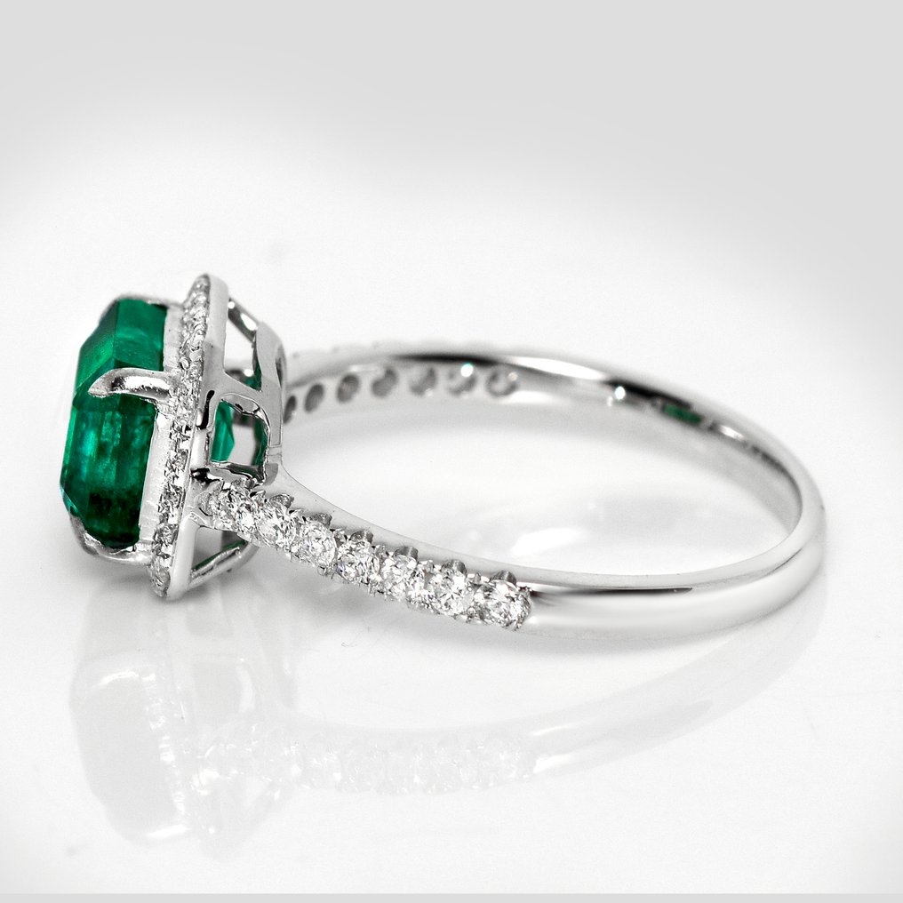 Ingen reservasjonspris - Ring - 14 karat Hvitt gull, IGI 2,11 ct Zambia Minor-Oiled Intense Green - 2.49ct. tw. Smaragd - Diamant #3.2