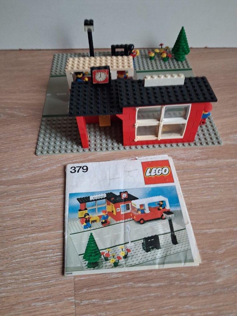 LEGO Set - 379 - Legoland - Bus Station #2.1