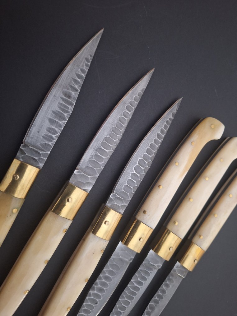 K.Roman K.Romain - Kitchen knife - Kitchen knife set -  La Coutellerie De Romain Laguiole Bougna Kitchen Knives Prestigious Presented in Box - Steel, Bone, Wood - France #4.3