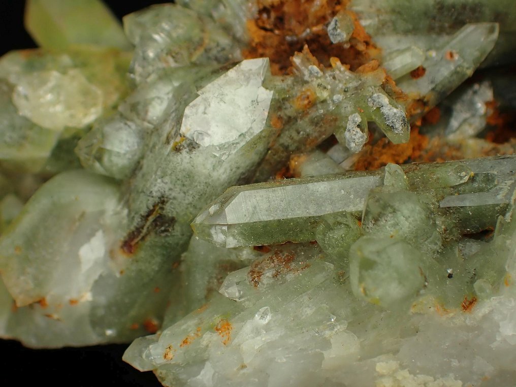Prase Quartz Cluster with Chlorite Phantoms from Pakistan - Height: 75 mm - Width: 45 mm- 101 g #4.3