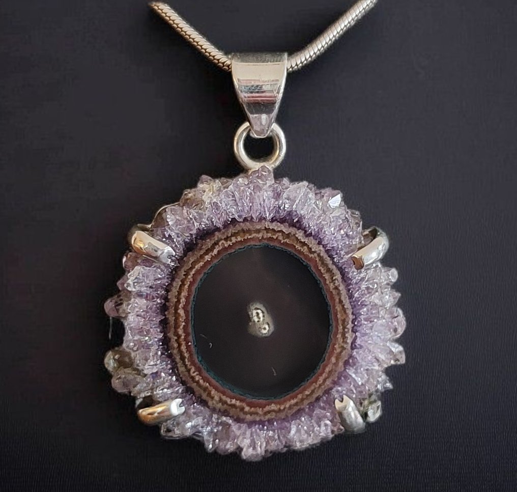 Rare amethyst flower with a heart of translucent agate. Handcrafted creation. Mounted on 925 silver. A unique piece to collect. - Height: 5 cm - Width: 3.5 cm- 15 g #4.3