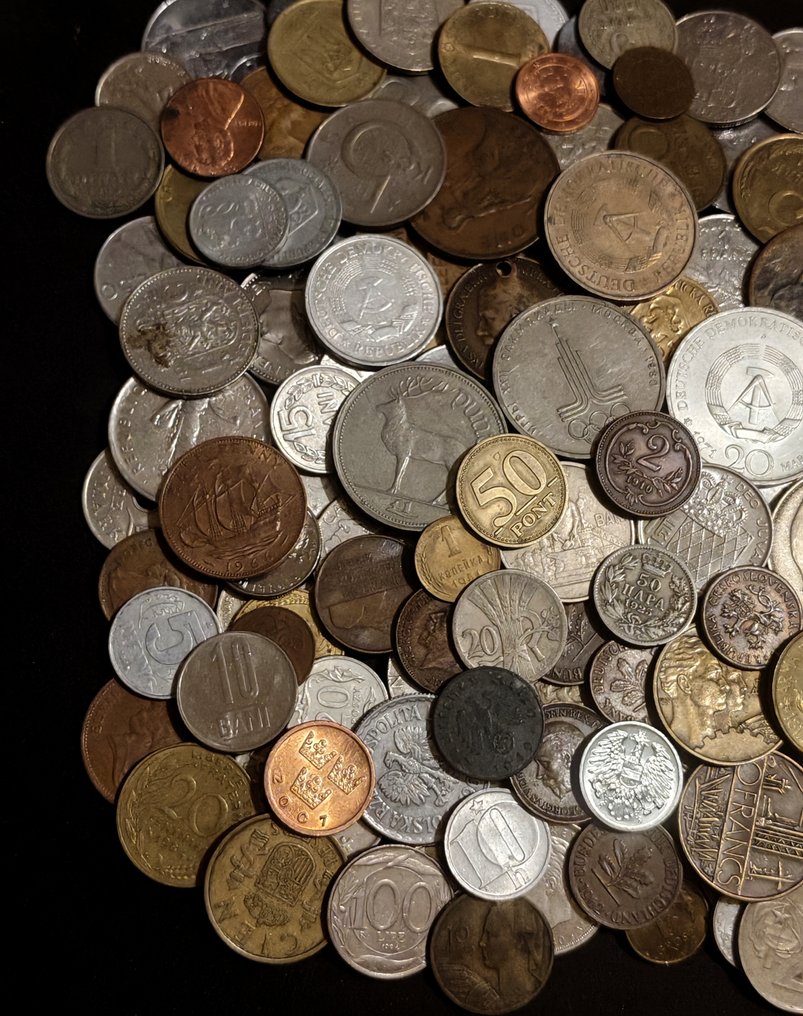 World. Collection of +200 Coins  inculding old ones  (No Reserve Price) #2.1