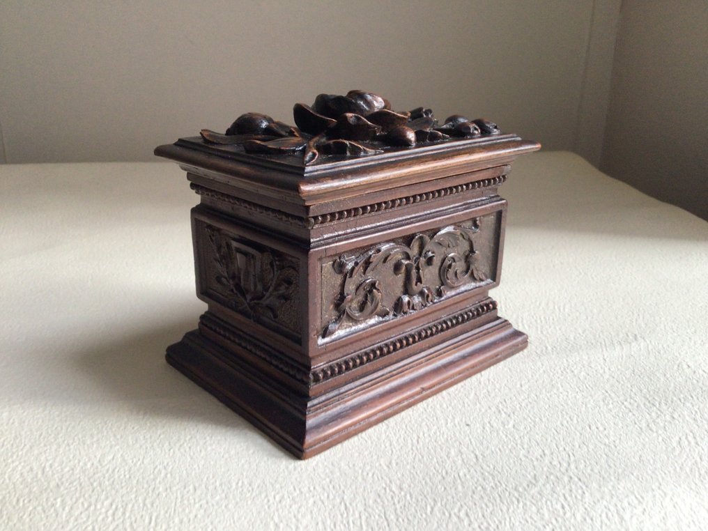 Kotelo - kumppanuussymbolit - Pähkinä - Puukotelo monoxyle #3.2