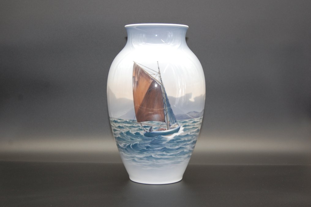 Royal Copenhagen - Βάζο  - Πορσελάνη - Υ. 33cm / Δ. 20cm #2.1