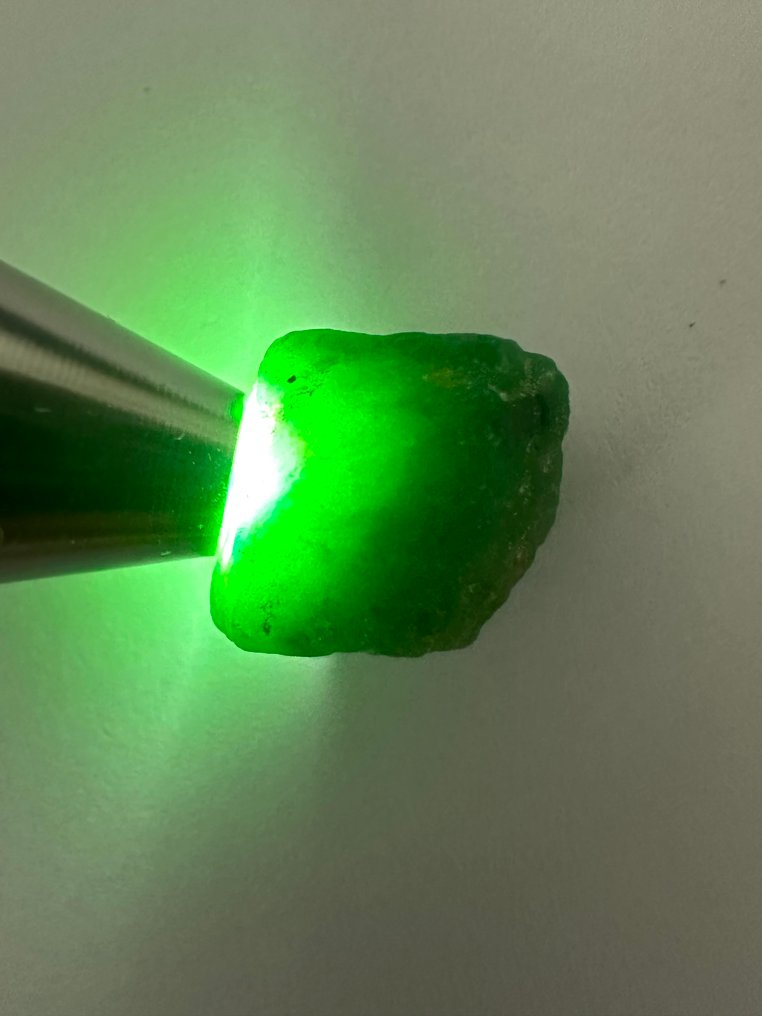 Smaragd Roh. 16,45 Ct. Top Green Riesiger Smaragd Kristall. 100 % Besonderes Stück! - Höhe: 13 mm - Breite: 12 mm- 3.29 g #4.3