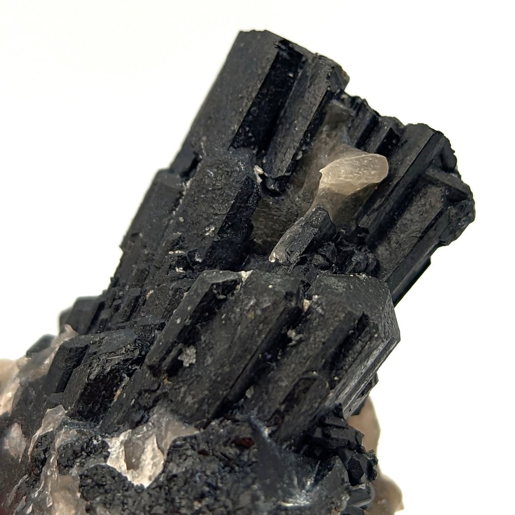 FIOCCO di SCHORLITE, TORMALINA NERA Kristálymátrix - Magasság: 75 mm - Szélesség: 65 mm- 184 g #4.3