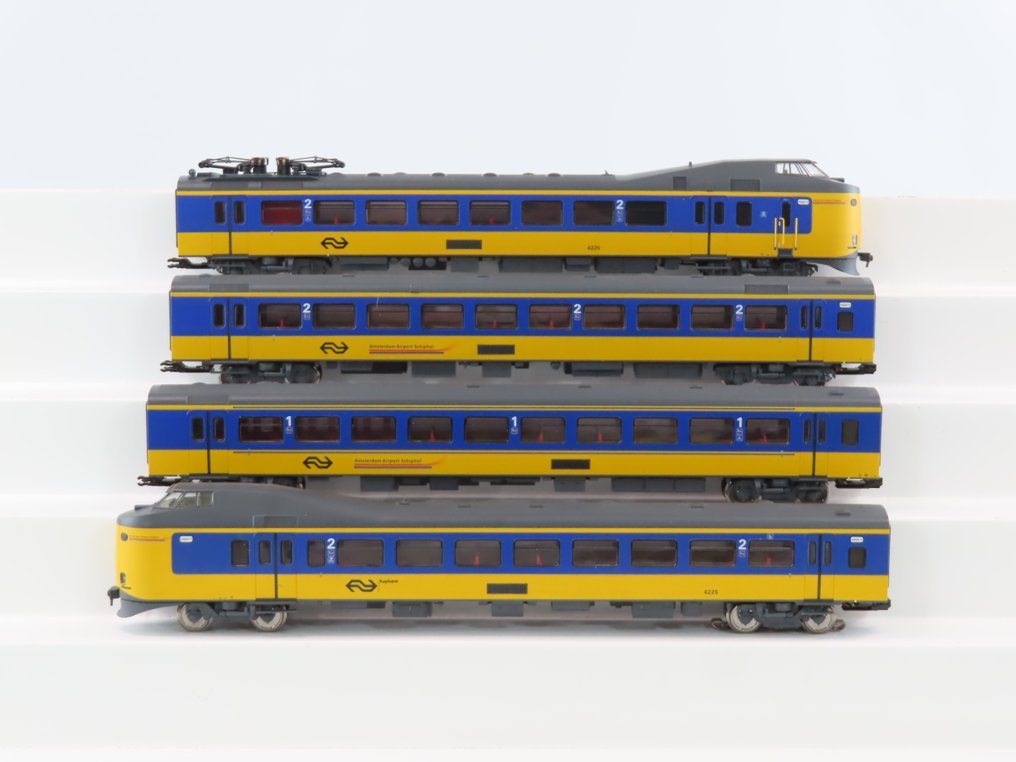 Märklin H0 - 37421.2 - 火車單元 (1) - 4件套乘客列车套装“领跑者”Plan Z 1/2等舱“史基普霍尔” - NS #1.0