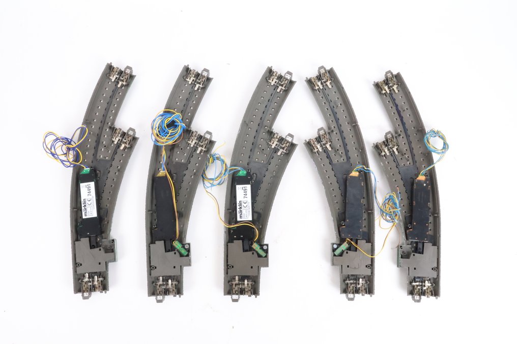 Märklin H0 - 24671/24672 - Γραμμές τρένου μοντελισμού (5) - C-rails στροφές: 3 φορές αριστερά, 2 φορές δεξιά με κίνηση και μερικά φωτιστικά. #1.0