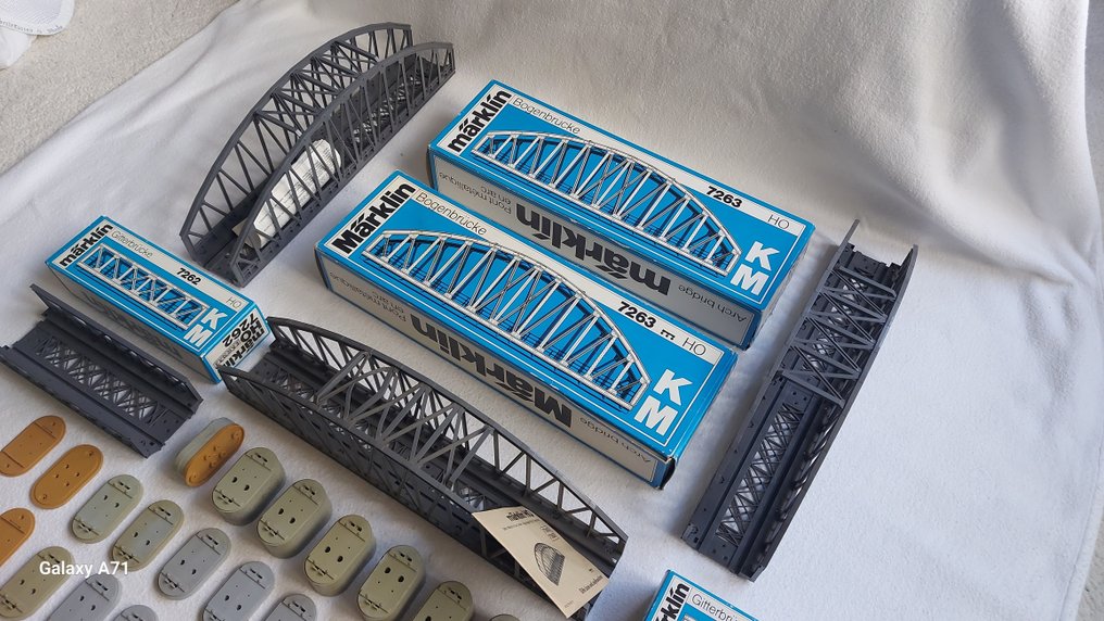 Märklin H0 - 7250/7251/7252/7253/7262/7263 - Bridges (38) - Bridge sections and pillars, K+M rails. #2.1
