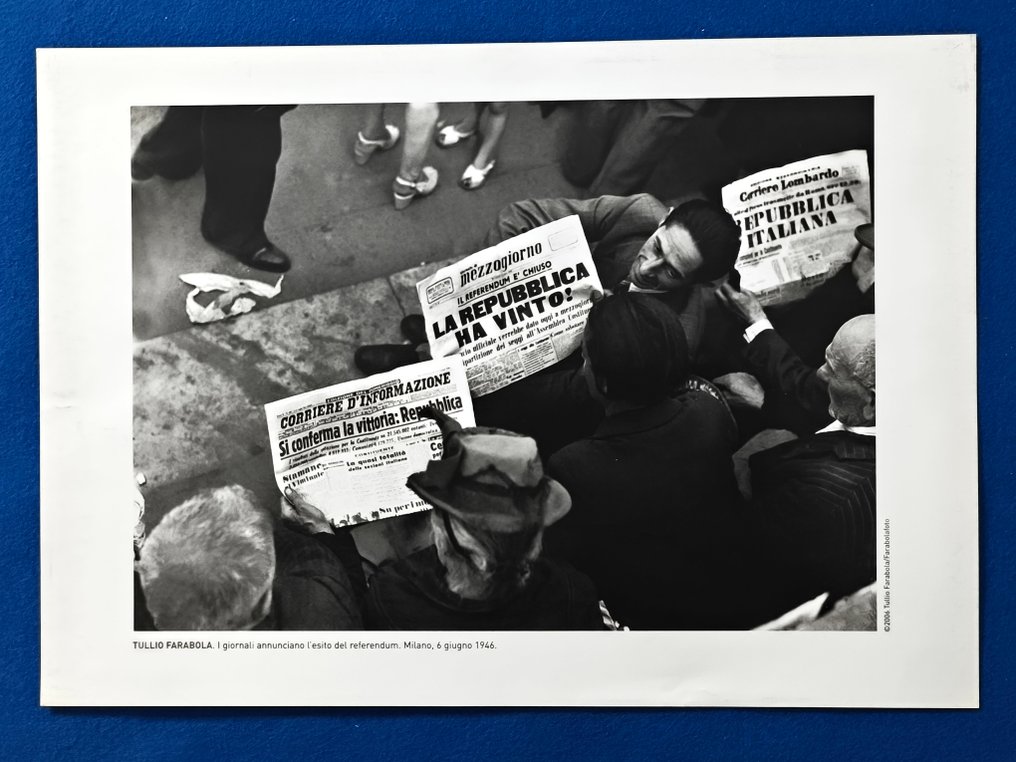 Tullio Farabola - I giornali annunciano l'esito del referendum. Milano, 6 giugno 1946 #2.1