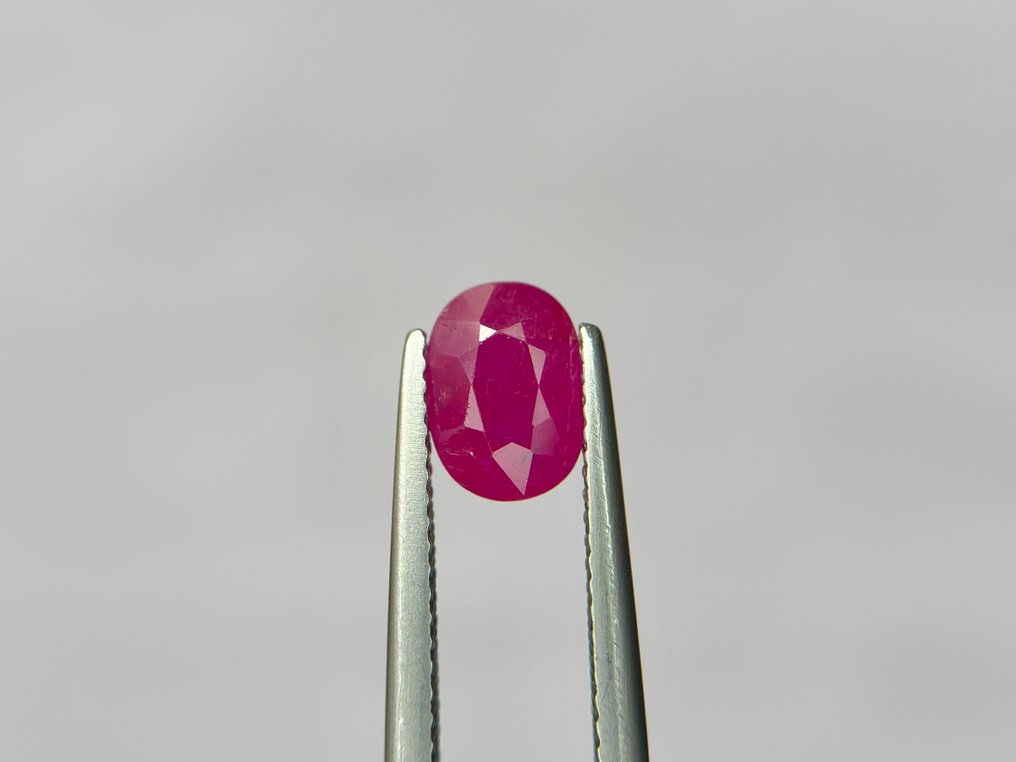 Ingen mindstepris - 1 pcs Rød Rubin - 2.02 ct - Bellerophon Gemlab - INGEN VARME BURMA RUBIN #1.0
