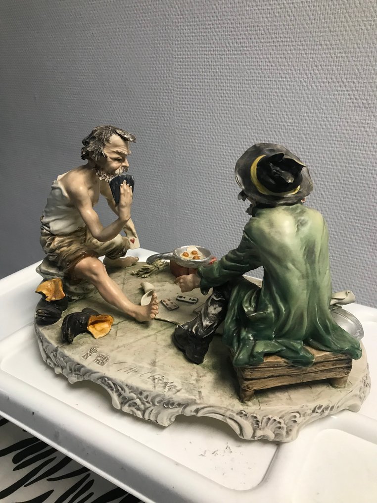 Capodimonte - Carlo Mollica - Statuette, Het Kaartspel - 22 cm - Porcelain #1.0