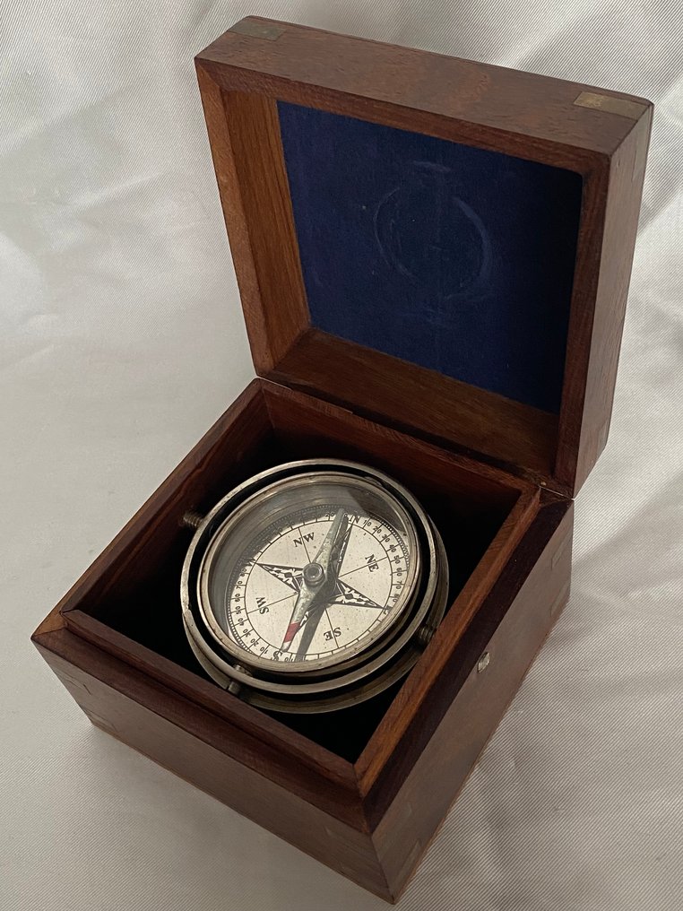 Maritime Object - Vintage German nautical compass in its wooden box. #1.0