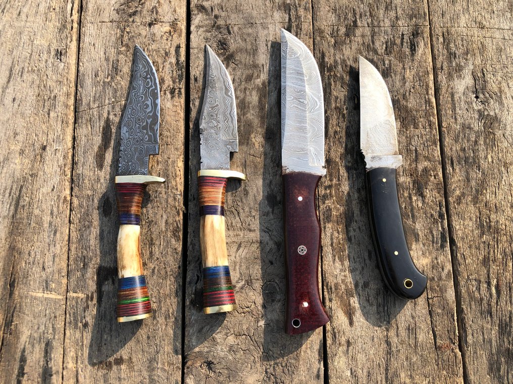 Coltello da cucina - Coltelli da pellettiere artigianali di prestigio, in acciaio forgiato, con impugnatura in corno di - Nord America - Fodero in cuoio A42 #1.0