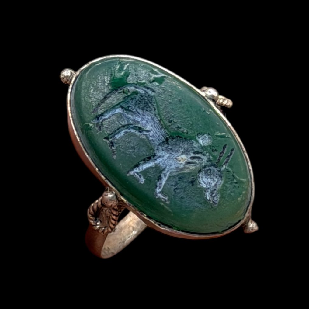 Σύγχρονο ασημένιο δαχτυλίδι με ένα παλιό ανατολίτικο ένταλγιο. Ασημί Δαχτυλίδι (χωρίς τιμή ασφαλείας) #1.0