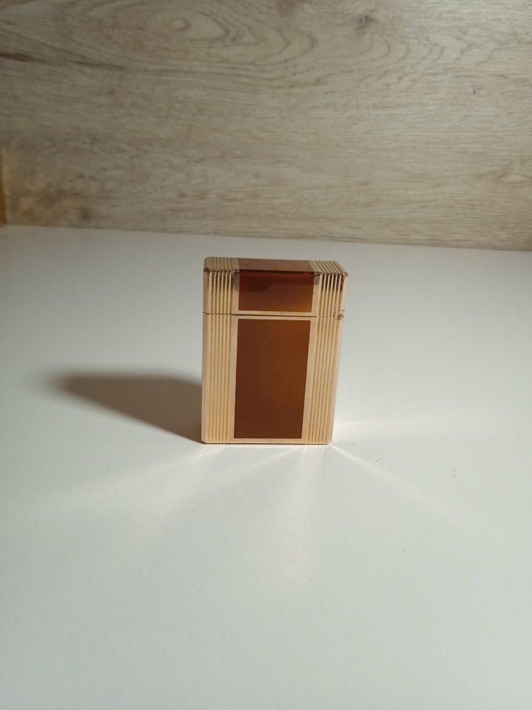 S.T. Dupont - Chinese laquer - Lomme-lighter - Gullplattert, Lakk #4.3