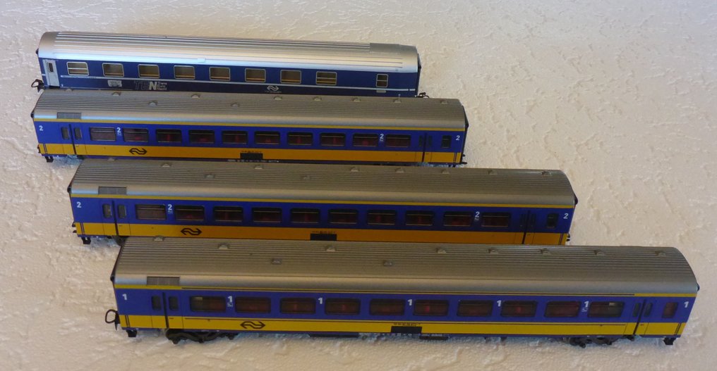 Märklin H0 - 4151, 4264 en 4265 - Carrozza passeggeri di modellini di treni (4) - Märklin 1x carrozza posteriore TEN e 3x treni ICE olandesi NS. - NS #1.0