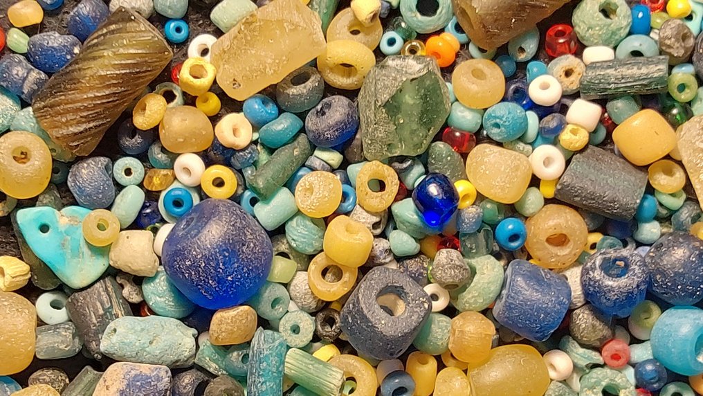 Ancient Roman, Empire Glass over 200 ancient Roman  beads  (No Reserve Price) #4.3